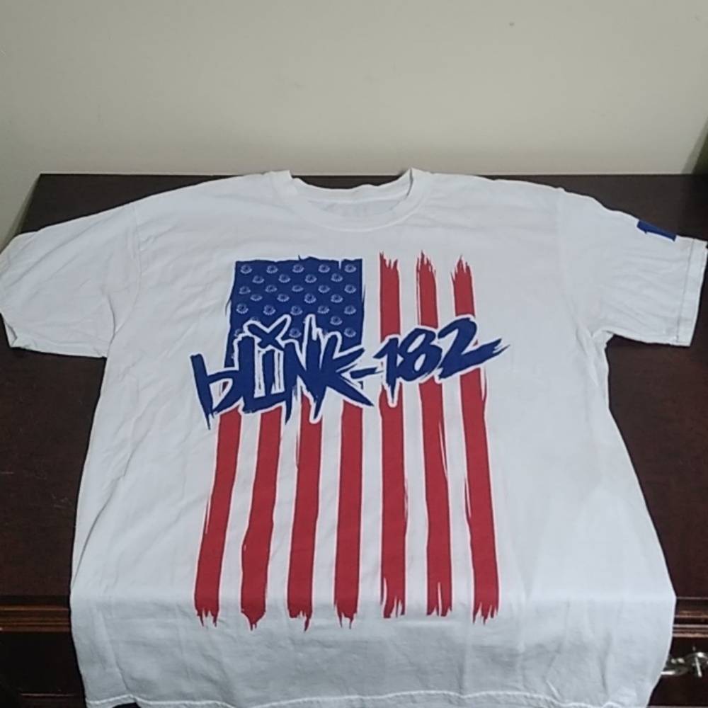 Blink 182  Rock Band T-shirt